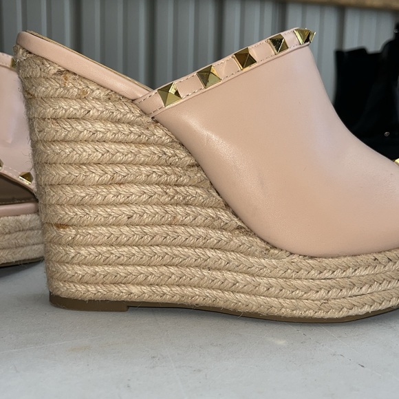 Wild diva, size 8, pink with gold jewelry and braided rope - Picture 3 of 3